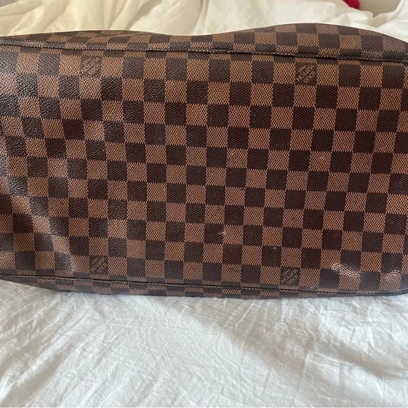 Authentic Louis Vuitton Neverfull GM - Picture 4 of 16
